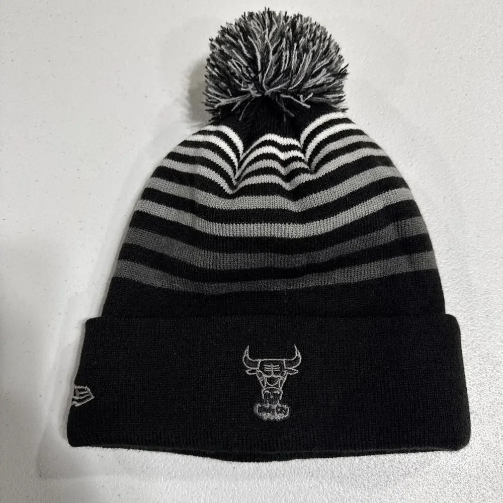 New Era Hardwood Chicago Bulls Hat Beanie Windy City Pom Pom Beanie Black Gray